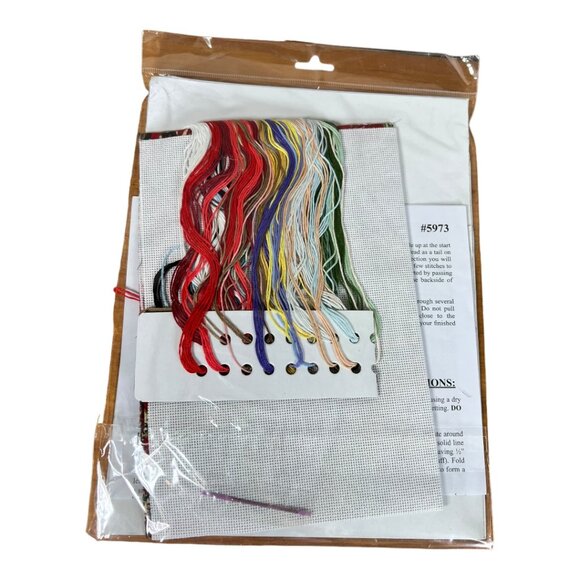 Cross Stitch Kit Santa & Kitty - Picture 4 of 4